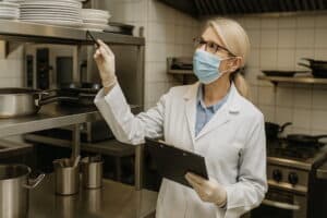 control-de-plagas-barcelona-inspectora-sanitaria